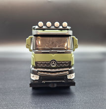Load image into Gallery viewer, Explorafind 2021 Mercedes Nomadism Off Road RV Army Green 1:24 Die Cast Truck