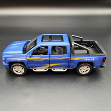 Load image into Gallery viewer, Explorafind 2022 Chevrolet Silverado 1500 Matte Blue 1:32 Die Cast Pickup