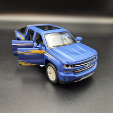Load image into Gallery viewer, Explorafind 2022 Chevrolet Silverado 1500 Matte Blue 1:32 Die Cast Pickup
