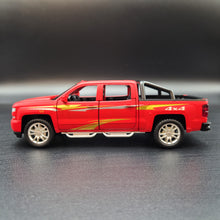 Load image into Gallery viewer, Explorafind 2022 Chevrolet Silverado 1500 Matte Red 1:32 Die Cast Pickup