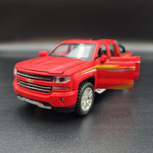 Load image into Gallery viewer, Explorafind 2022 Chevrolet Silverado 1500 Matte Red 1:32 Die Cast Pickup