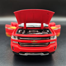Load image into Gallery viewer, Explorafind 2022 Chevrolet Silverado 1500 Matte Red 1:32 Die Cast Pickup
