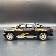 Load image into Gallery viewer, Explorafind 2022 Chevrolet Silverado 1500 Matte Black 1:32 Die Cast Pickup