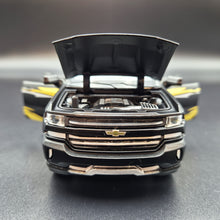 Load image into Gallery viewer, Explorafind 2022 Chevrolet Silverado 1500 Matte Black 1:32 Die Cast Pickup
