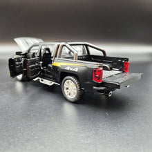 Load image into Gallery viewer, Explorafind 2022 Chevrolet Silverado 1500 Matte Black 1:32 Die Cast Pickup