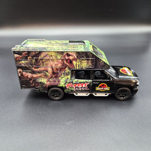 Load image into Gallery viewer, Explorafind 2022 Chevrolet Silverado Camper Black 1:32 Die Cast Pickup