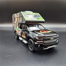 Load image into Gallery viewer, Explorafind 2022 Chevrolet Silverado Camper Black 1:32 Die Cast Pickup