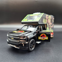 Load image into Gallery viewer, Explorafind 2022 Chevrolet Silverado Camper Black 1:32 Die Cast Pickup