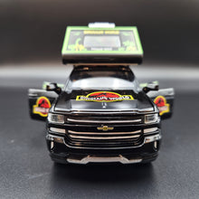 Load image into Gallery viewer, Explorafind 2022 Chevrolet Silverado Camper Black 1:32 Die Cast Pickup