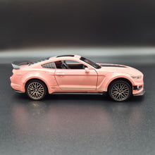 Load image into Gallery viewer, Explorafind 2022 Ford Mustang Shelby GT500 Pink 1:32 Die Cast Car