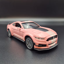 Load image into Gallery viewer, Explorafind 2022 Ford Mustang Shelby GT500 Pink 1:32 Die Cast Car