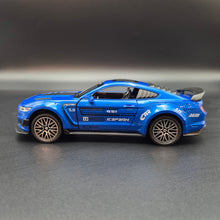 Load image into Gallery viewer, Explorafind 2022 Ford Mustang Shelby GT500 Blue 1:32 Die Cast Car