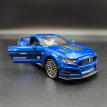 Load image into Gallery viewer, Explorafind 2022 Ford Mustang Shelby GT500 Blue 1:32 Die Cast Car