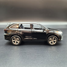 Load image into Gallery viewer, Explorafind 2019 Toyota Highlander Black 1:32 Die Cast Car