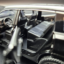 Load image into Gallery viewer, Explorafind 2019 Toyota Highlander Black 1:32 Die Cast Car