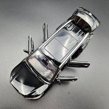 Load image into Gallery viewer, Explorafind 2019 Toyota Highlander Black 1:32 Die Cast Car