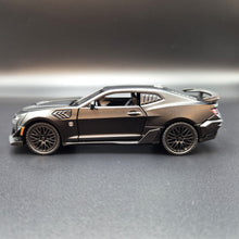 Load image into Gallery viewer, Explorafind 2020 Chevrolet Camaro ZL1 Matte Black 1:32 Die Cast Car