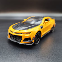 Load image into Gallery viewer, Explorafind 2020 Chevrolet Camaro ZL1 Yellow 1:32 Die Cast Car