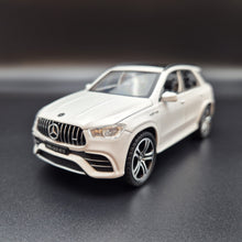Load image into Gallery viewer, Explorafind 2022 Mercedes-Benz Maybach GLE 63 S White 1:36 Die Cast Car