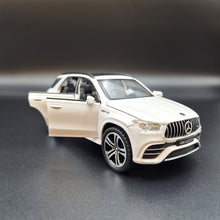 Load image into Gallery viewer, Explorafind 2022 Mercedes-Benz Maybach GLE 63 S White 1:36 Die Cast Car