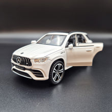 Load image into Gallery viewer, Explorafind 2022 Mercedes-Benz Maybach GLE 63 S White 1:36 Die Cast Car