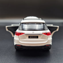 Load image into Gallery viewer, Explorafind 2022 Mercedes-Benz Maybach GLE 63 S White 1:36 Die Cast Car