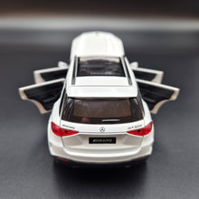 Load image into Gallery viewer, Explorafind 2022 Mercedes-Benz Maybach GLE 63 S White 1:36 Die Cast Car