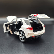 Load image into Gallery viewer, Explorafind 2022 Mercedes-Benz Maybach GLE 63 S White 1:36 Die Cast Car