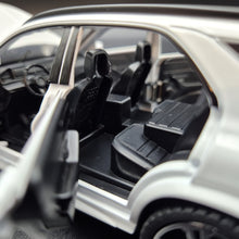 Load image into Gallery viewer, Explorafind 2022 Mercedes-Benz Maybach GLE 63 S White 1:36 Die Cast Car