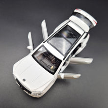 Load image into Gallery viewer, Explorafind 2022 Mercedes-Benz Maybach GLE 63 S White 1:36 Die Cast Car
