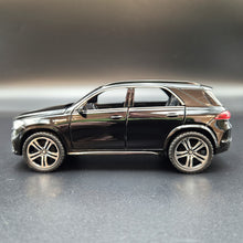 Load image into Gallery viewer, Explorafind 2022 Mercedes-Benz Maybach GLE 63 S Black 1:36 Die Cast Car