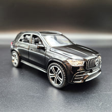 Load image into Gallery viewer, Explorafind 2022 Mercedes-Benz Maybach GLE 63 S Black 1:36 Die Cast Car