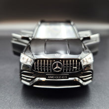 Load image into Gallery viewer, Explorafind 2022 Mercedes-Benz Maybach GLE 63 S Black 1:36 Die Cast Car