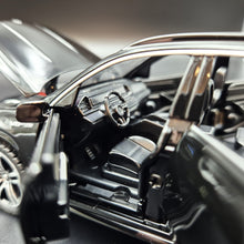 Load image into Gallery viewer, Explorafind 2022 Mercedes-Benz Maybach GLE 63 S Black 1:36 Die Cast Car