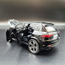 Load image into Gallery viewer, Explorafind 2022 Mercedes-Benz Maybach GLE 63 S Black 1:36 Die Cast Car