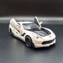 Load image into Gallery viewer, Explorafind 2016 Chevrolet Corvette Z06 C7.R White 1:32 Die Cast Car