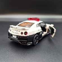 Load image into Gallery viewer, Explorafind 2018 Nissan GT-R Police Car White/Black 1:32 Die Cast Car