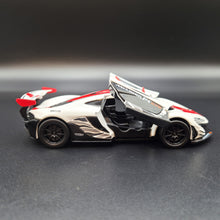 Load image into Gallery viewer, Explorafind 2016 McLaren P1 GTR White 1:32 Die Cast Car