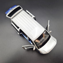 Load image into Gallery viewer, Explorafind 2018 Volkswagen T6 Multivan Silver/Blue 1:32 Die Cast Van