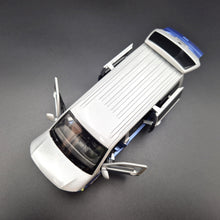 Load image into Gallery viewer, Explorafind 2018 Volkswagen T6 Multivan Silver/Blue 1:32 Die Cast Van