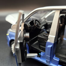 Load image into Gallery viewer, Explorafind 2018 Volkswagen T6 Multivan Silver/Blue 1:32 Die Cast Van