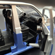 Load image into Gallery viewer, Explorafind 2018 Volkswagen T6 Multivan Silver/Blue 1:32 Die Cast Van