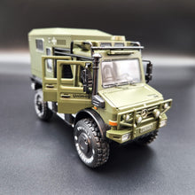 Load image into Gallery viewer, Explorafind 2000 Mercedes Benz Unimog Off Road RV Army Green 1:32 Die Cast Truck