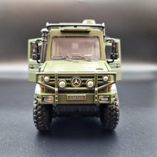 Load image into Gallery viewer, Explorafind 2000 Mercedes Benz Unimog Off Road RV Army Green 1:32 Die Cast Truck