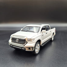 Load image into Gallery viewer, Explorafind 2019 Toyota Tundra White 1:32 Die Cast Car