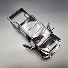 Load image into Gallery viewer, Explorafind 2019 Toyota Tundra Black 1:32 Die Cast Car