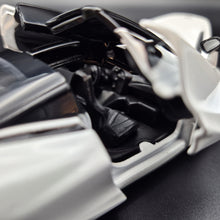 Load image into Gallery viewer, Explorafind 2023 McLaren 720S White 1:32 Die Cast Car