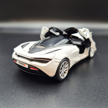 Load image into Gallery viewer, Explorafind 2023 McLaren 720S White 1:32 Die Cast Car
