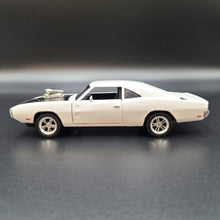 Load image into Gallery viewer, Explorafind 1969 Dodge Charger 500 White 1:32 Die Cast Car