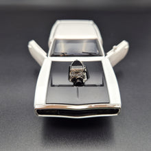 Load image into Gallery viewer, Explorafind 1969 Dodge Charger 500 White 1:32 Die Cast Car